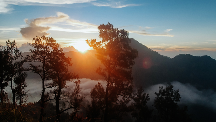 rinjani basecamp sunset