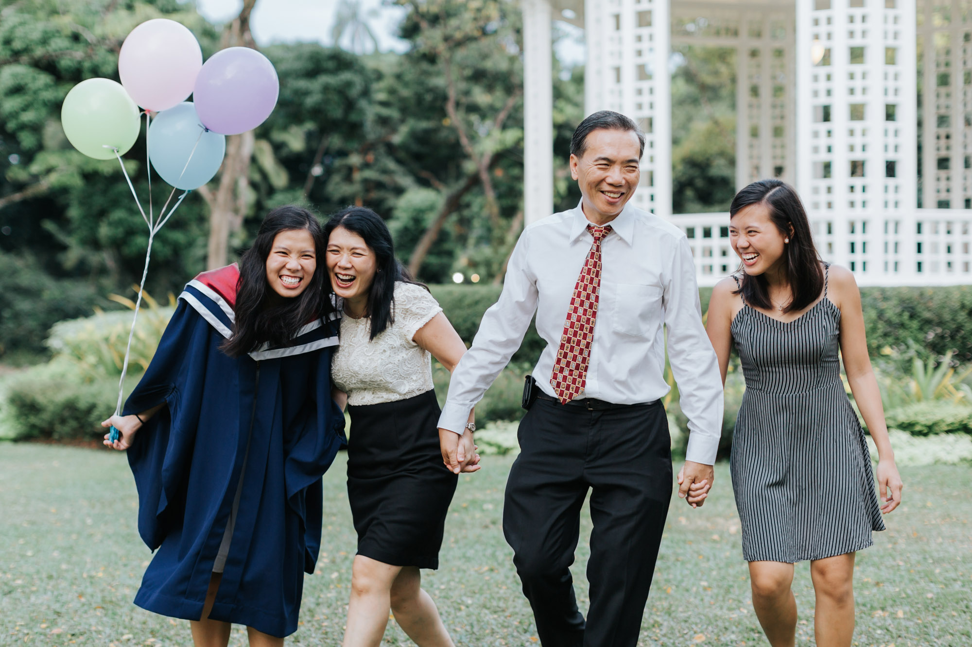 familt portraits at singapore botanic gardens