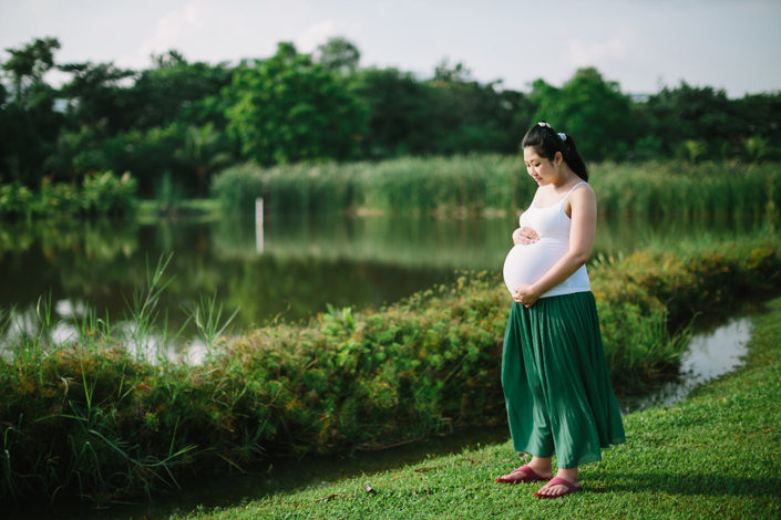 outdoor maternity photo shoot