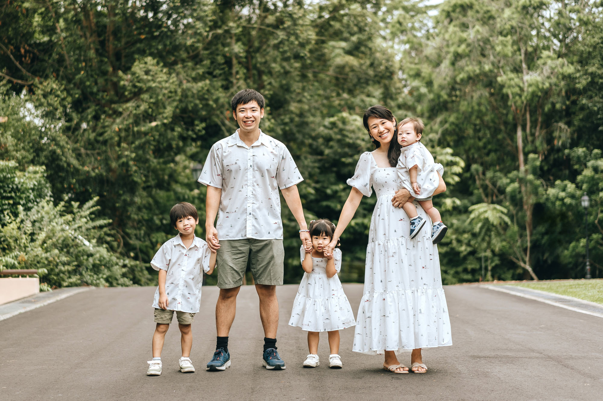family photo shoot at singapore botanic gardens