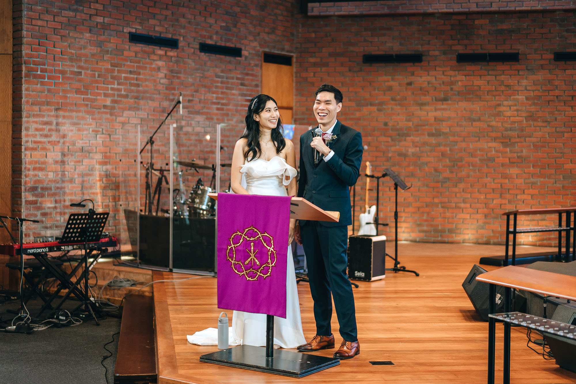 the wedding couple giving their thank you speeches