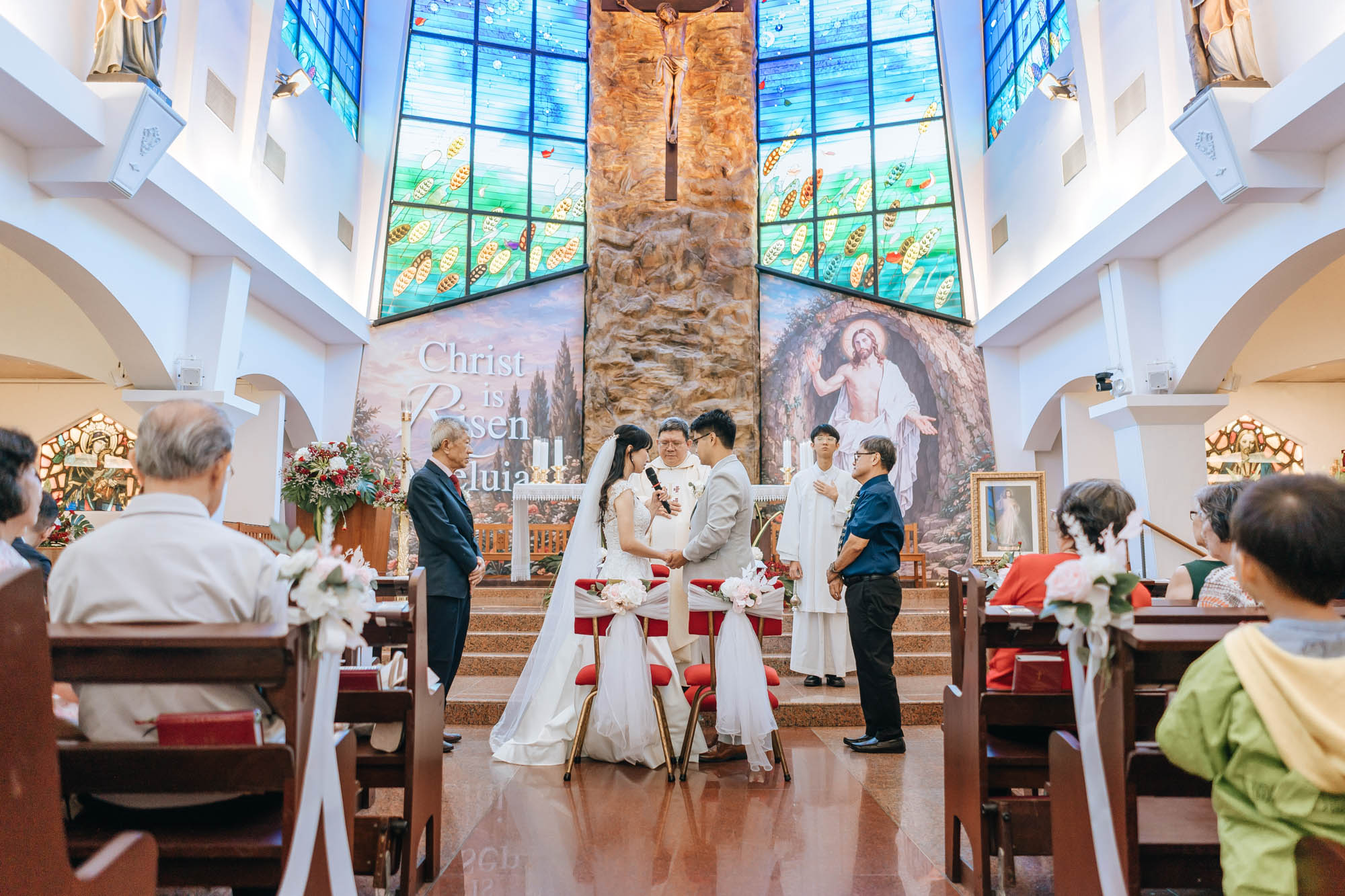 wedding couple reciting their vows