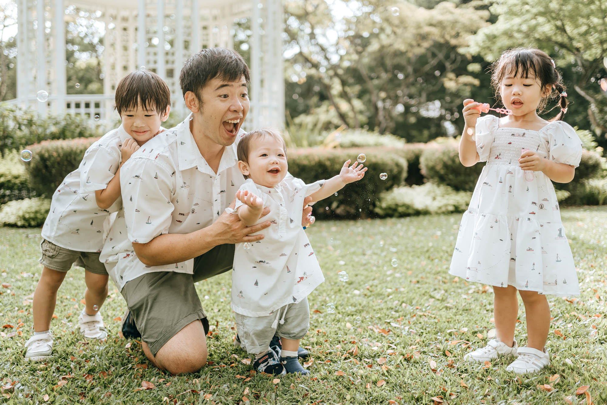 dad and kids playing with bubbles
