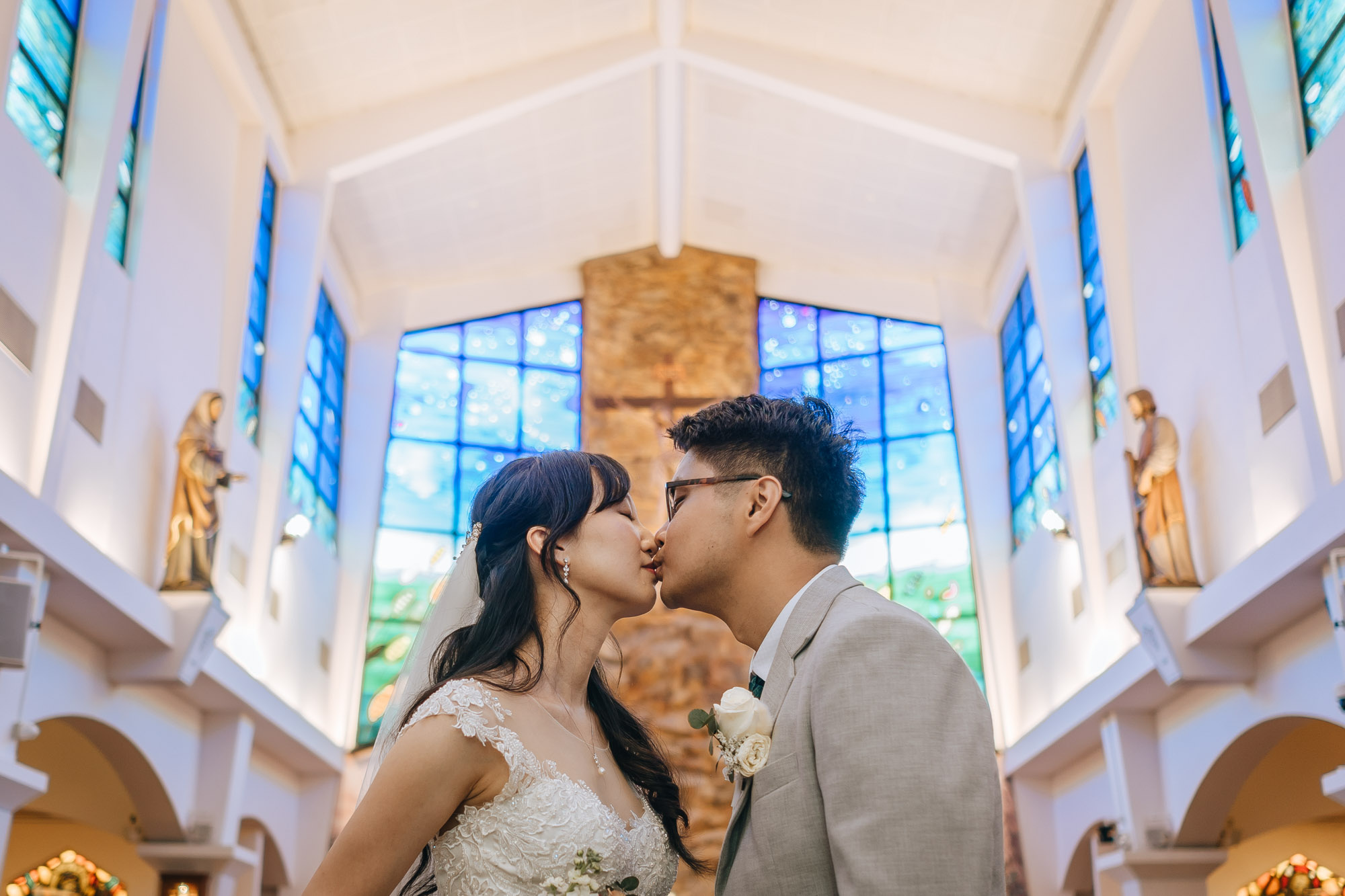 the couple kisses 