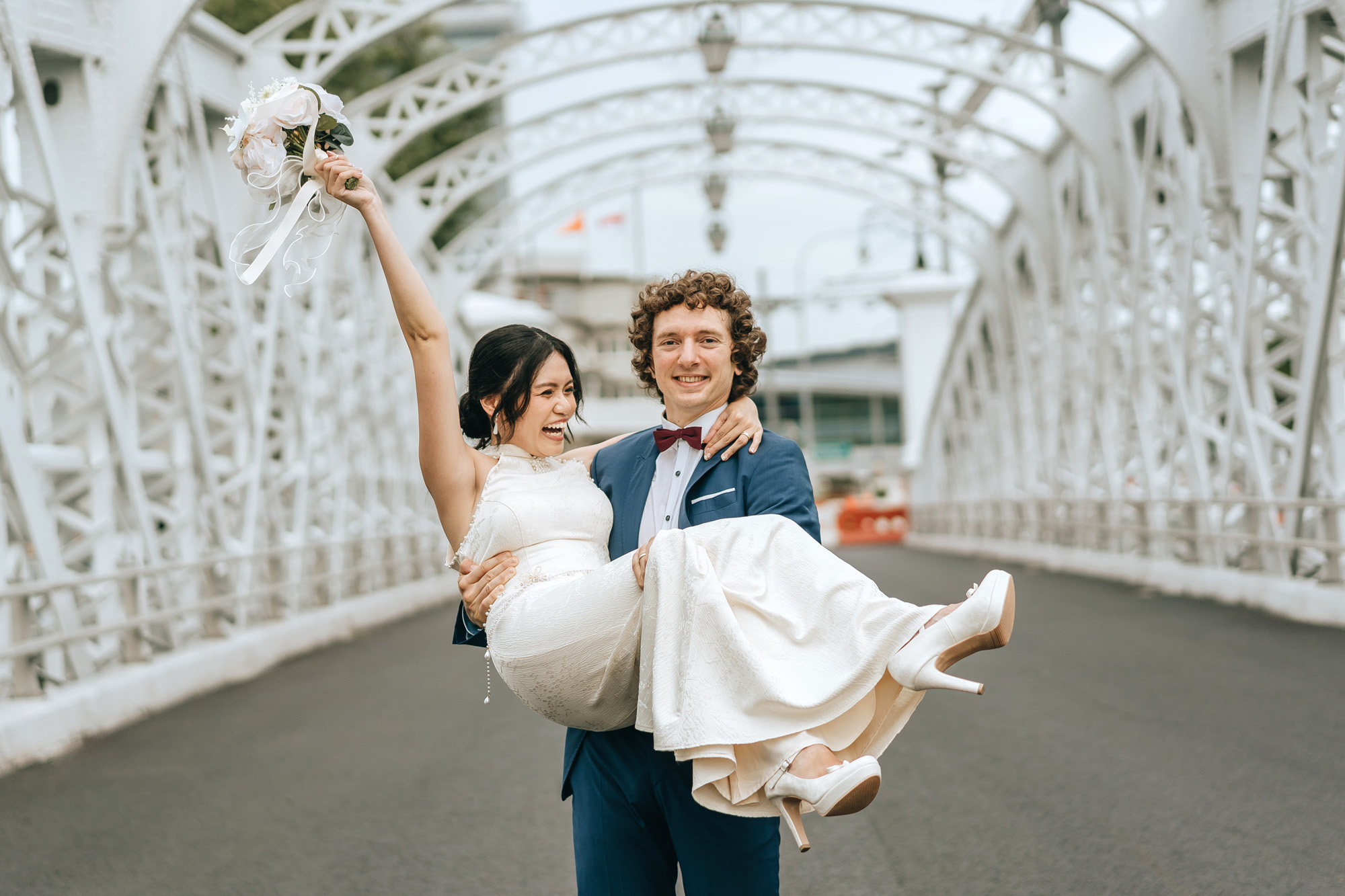 outdoor photo shoot at anderson bridge
